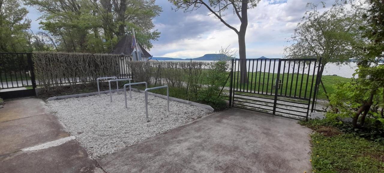 Suello Utcai Apartman Fonyod Vizparti Es Panoramas! On The Waterfront And With Balaton Panorama! Exteriör bild