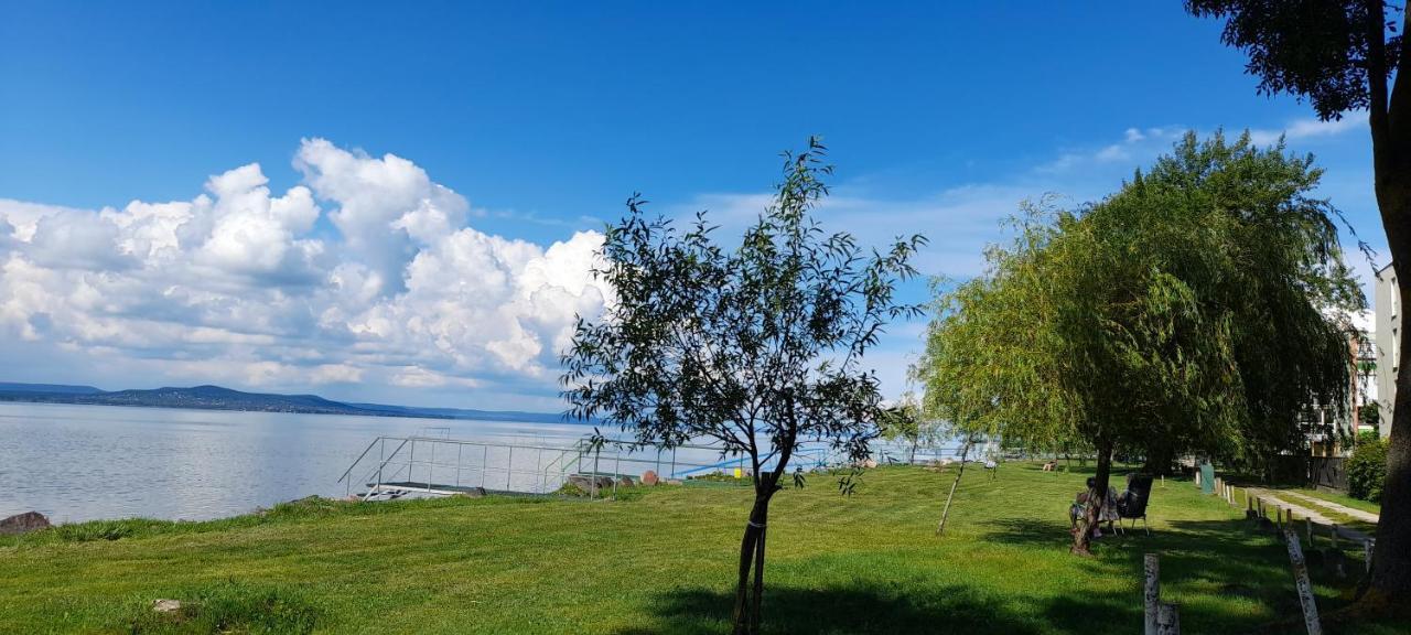 Suello Utcai Apartman Fonyod Vizparti Es Panoramas! On The Waterfront And With Balaton Panorama! Exteriör bild